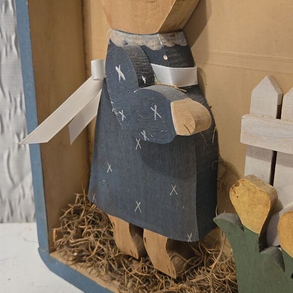 Vtg shadow box or diorama featuring an Easter or spring theme. - Picture 9 of 10